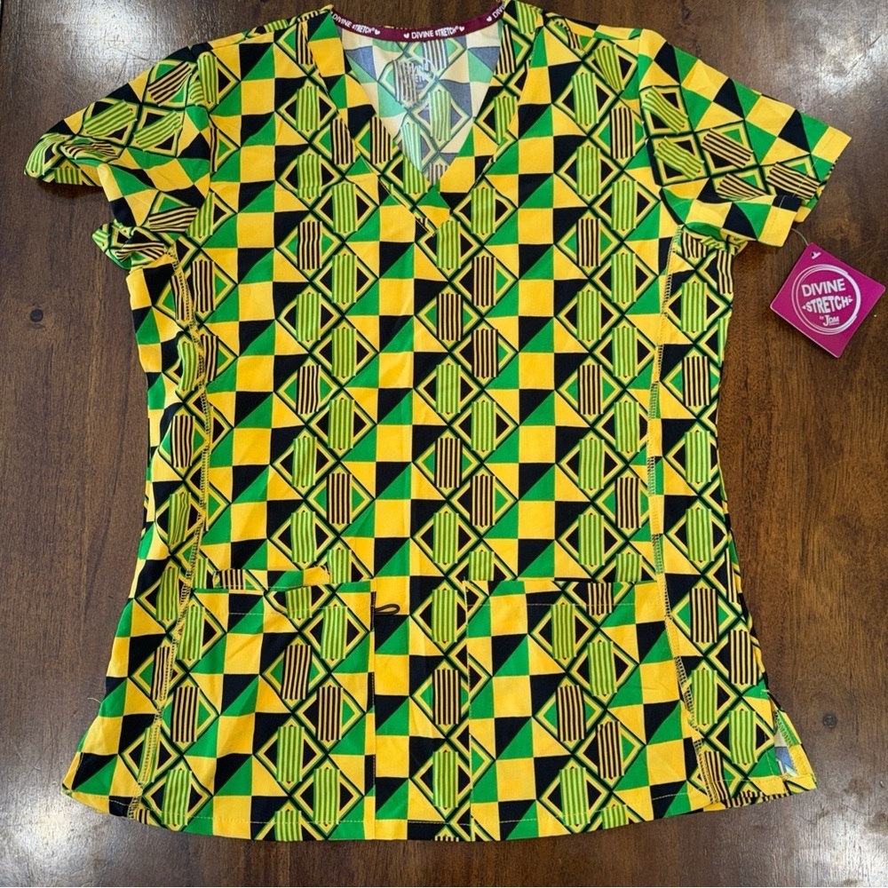 NWT Divine Stretch Yellow Green Black Pattern Scrub Top Size Small Poly Stretch